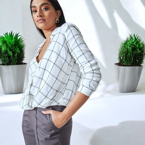 GAP Women White Windowpane Plaid Wrap-Front Shirt - Picture 7 of 16